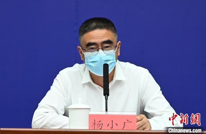成都市政府副秘書長、市衛(wèi)健委主任楊小廣?！“苍?攝