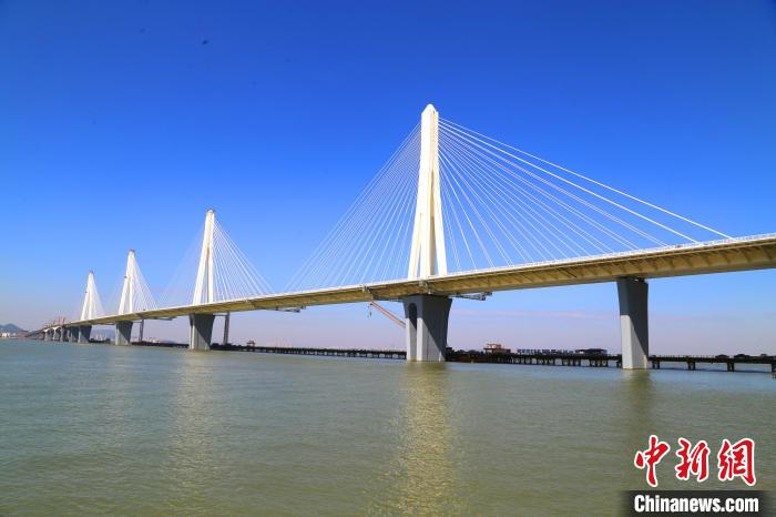 建設(shè)中的珠海金海特大橋?！∶蠎c虎 攝