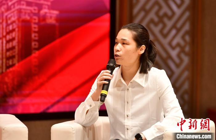 圖為林莉在福建師范大學(xué)分享會上發(fā)言?！蚊?攝