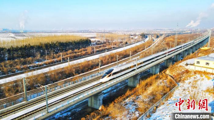 動(dòng)車組列車在運(yùn)行中?！」F提供