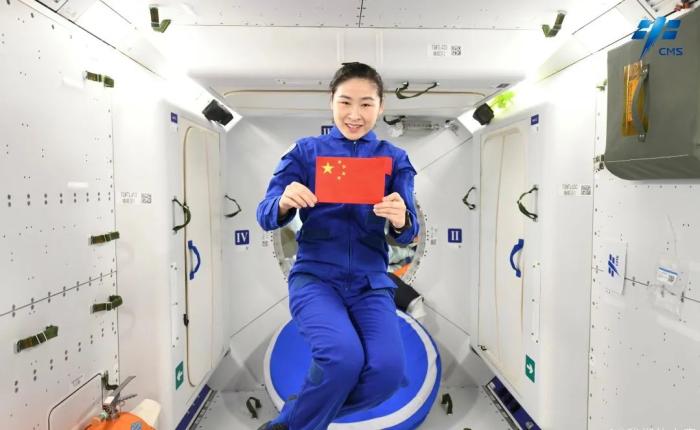 航天員劉洋背后是問天實驗艙睡眠區(qū)。圖片來源：中國載人航天工程辦公室官方微信