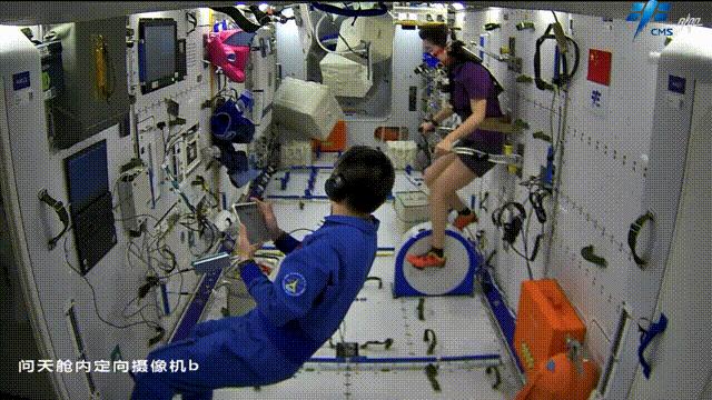 航天員在軌鍛煉。圖片來源：中國載人航天工程辦公室官方微信