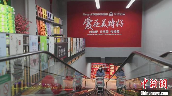 美特好從一家不足百平方米小店，一路發(fā)展成華北零售業(yè)領(lǐng)軍企業(yè)、中國百強(qiáng)商業(yè)連鎖集團(tuán)、中國零售500強(qiáng)。　向上 攝