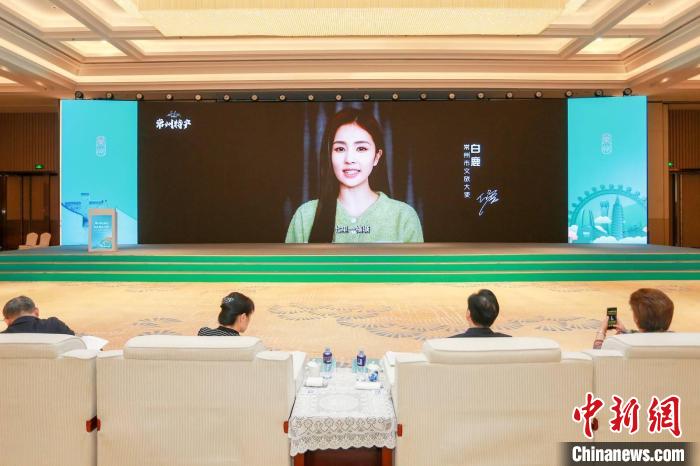 常州籍演員白鹿擔(dān)綱常州文旅大使，為家鄉(xiāng)傾情打CALL。　唐娟 攝