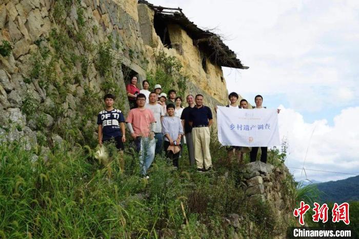 杜曉帆與該中心教師團(tuán)隊(duì)調(diào)研足跡遍布全中國各省市800多個(gè)城鄉(xiāng)聚落、文化景觀等?！?fù)旦大學(xué)國土與文化資源研究中心供圖
