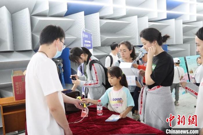 中科院聲學(xué)所公眾科學(xué)日活動(dòng)現(xiàn)場(chǎng)?！≈锌圃郝晫W(xué)所 供圖