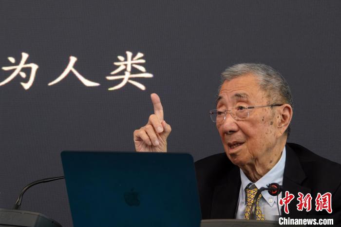 高能論壇上，丁肇中先生與現(xiàn)場聽眾交流?！?lt;a target='_blank' href='/'><p  align=