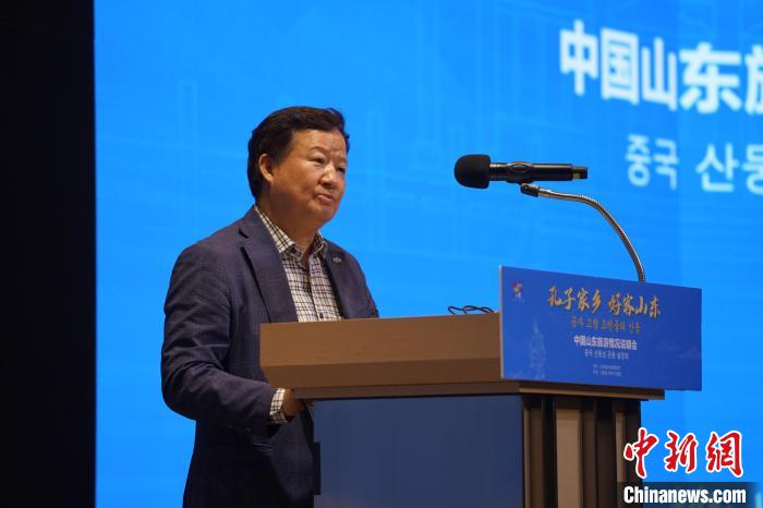 韓國一般旅游業(yè)協(xié)會(huì)副會(huì)長(zhǎng)白承弻致辭?！⑿?攝