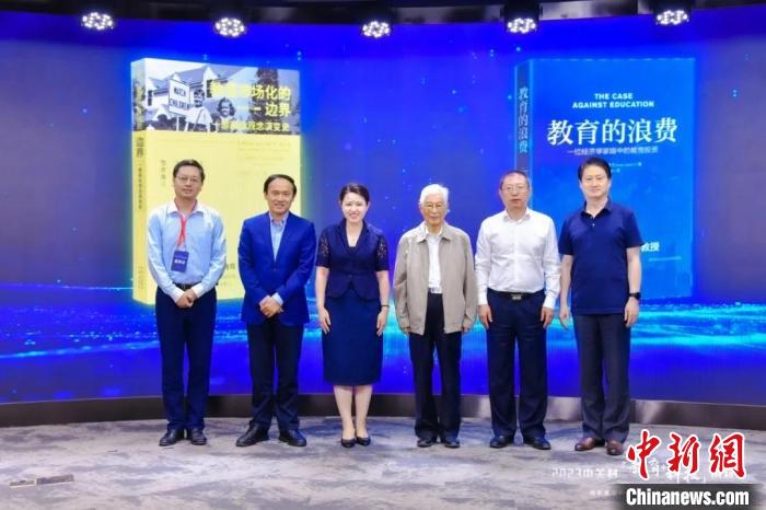 數(shù)智時(shí)代教育面臨怎樣的新機(jī)遇？專家：積極挖潛創(chuàng)新、謹(jǐn)慎應(yīng)對挑戰(zhàn)