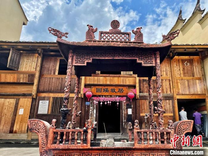 臺(tái)灣上趣開新團(tuán)隊(duì)入駐古田縣平湖鎮(zhèn)端上村，以“圓瑛法師故里”為主題打造愛國禪意村?！吻汕?攝