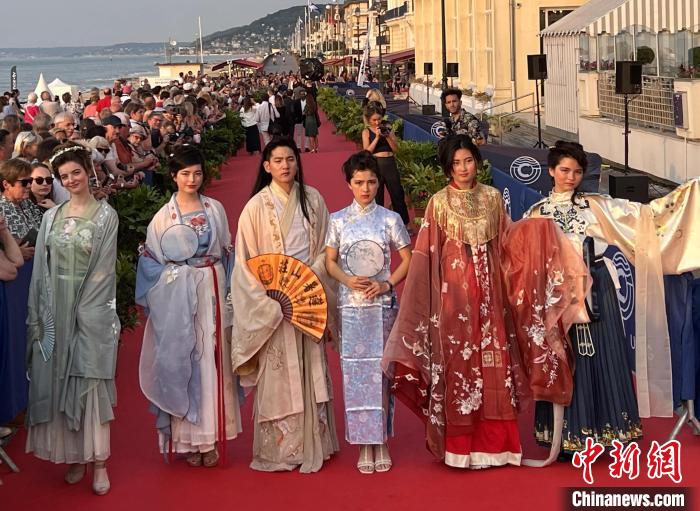 當(dāng)?shù)貢r(shí)間6月16日，2023年卡布爾電影節(jié)中國(guó)日活動(dòng)舉行?！≈鬓k方供圖
