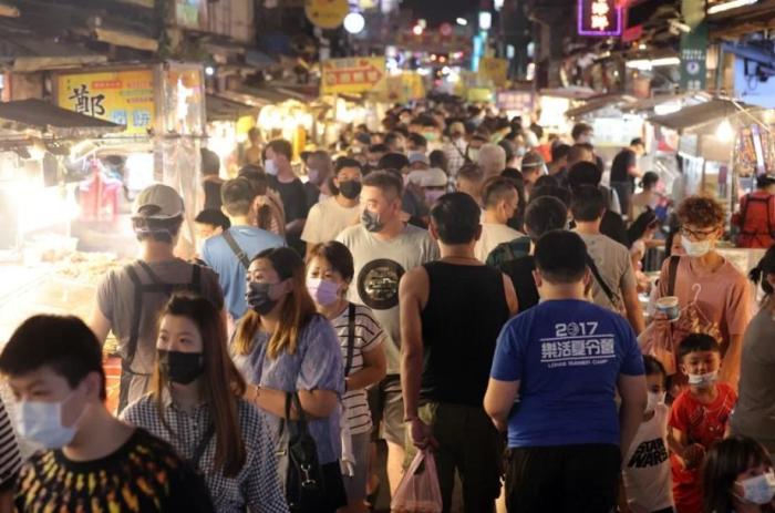 冰粉、雙皮奶、螺螄粉……臺(tái)網(wǎng)友發(fā)帖：臺(tái)灣街頭越來越多大陸小吃