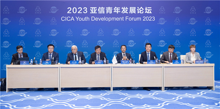 2023亞信青年發(fā)展論壇嘉賓發(fā)言現(xiàn)場(chǎng)。人民畫報(bào)供圖