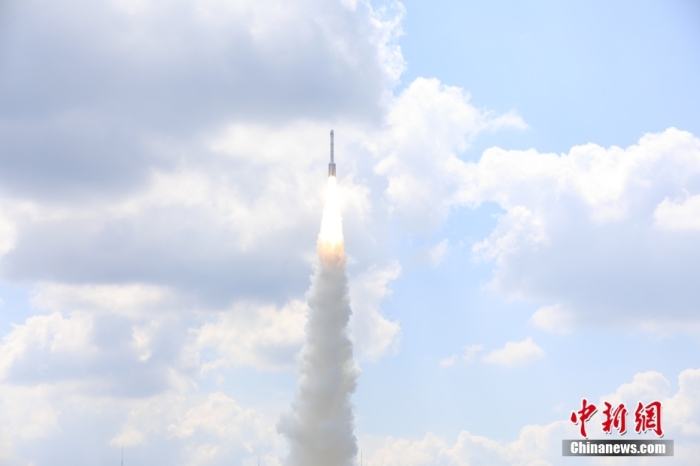 北京時間 2023年9月10日12時30分，中國在太原衛(wèi)星發(fā)射中心使用長征六號改運載火箭，成功將遙感四十號衛(wèi)星發(fā)射升空，衛(wèi)星順利進入預定軌道，發(fā)射任務獲得圓滿成功。該衛(wèi)星主要用于開展電磁環(huán)境探測及相關技術試驗。此次任務是長征系列運載火箭第487次飛行。王曉虎 攝