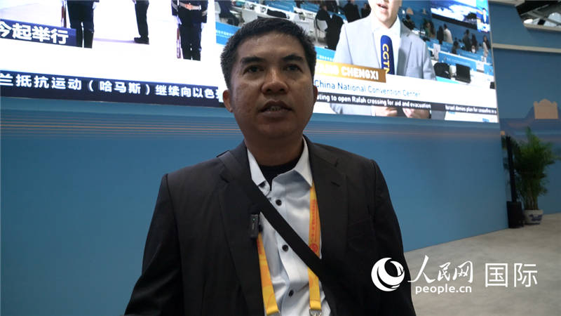 印尼《辛加朗綜合日報》記者班邦·蘇利斯提奧（Bambang Sulistio）與記者交談。人民網(wǎng) 楊春燕攝