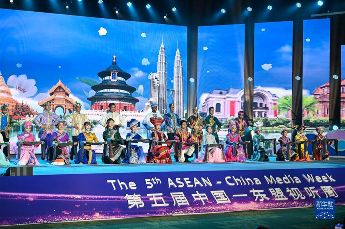 10月21日，在馬來西亞行政首都普特拉賈亞，演員在第五屆中國—東盟視聽周開幕活動上表演。新華社記者 程一恒 攝