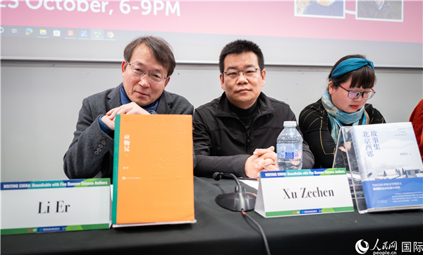 作家李洱、徐則臣分別以自己的作品為基礎(chǔ)，介紹了鄉(xiāng)土文學(xué)和城市文學(xué)。郭錦標(biāo)攝