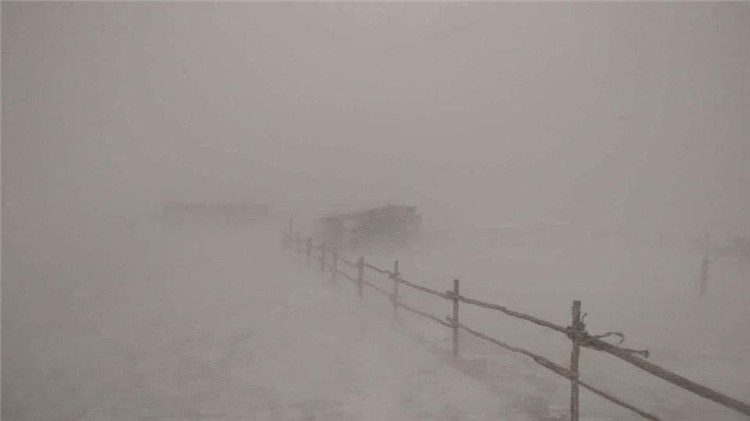 2023年11月4日，蒙古國部分省份發(fā)生暴風(fēng)雪天氣。蒙古國緊急情況總局官網(wǎng)圖片