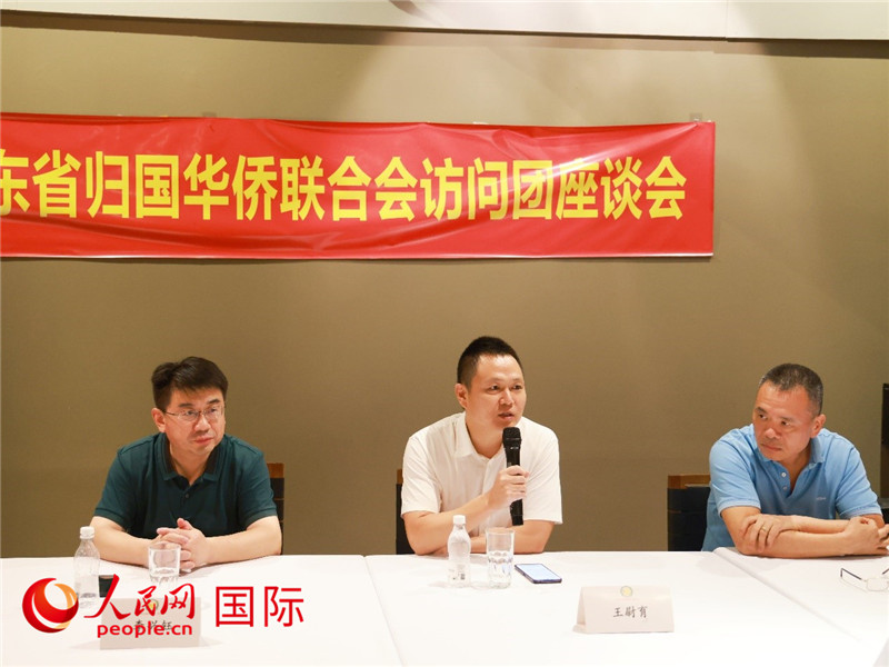 中國(guó)駐里約總領(lǐng)館副總領(lǐng)事王尉育（中）在座談會(huì)上致辭。人民網(wǎng)記者 陳海琪攝
