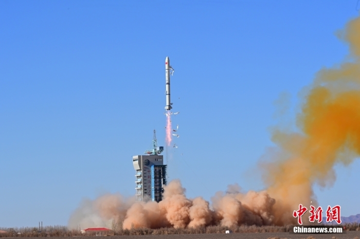 北京時間2023年11月16日11時55分，我國在酒泉衛(wèi)星發(fā)射中心使用長征二號丙運載火箭，成功將新一代海洋水色觀測衛(wèi)星發(fā)射升空，衛(wèi)星順利進入預定軌道，發(fā)射任務獲得圓滿成功。此次任務是長征系列運載火箭第497次飛行。汪江波 攝