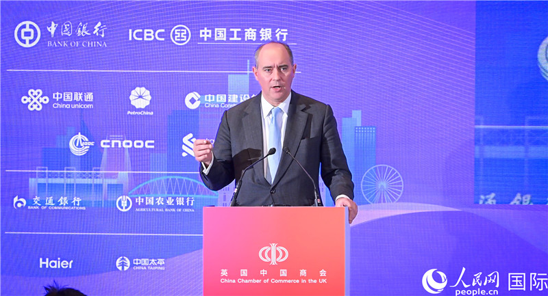 英國(guó)商業(yè)貿(mào)易部國(guó)務(wù)大臣（投資大臣）多米尼克·約翰遜與會(huì)。人民網(wǎng) 郭錦標(biāo)攝