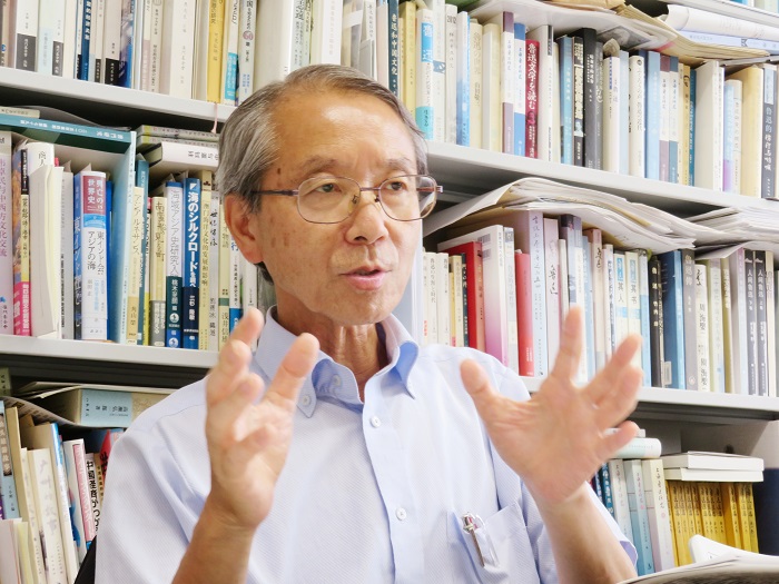 日本創(chuàng)價大學教授高橋強接受人民網(wǎng)采訪。（視頻截圖）