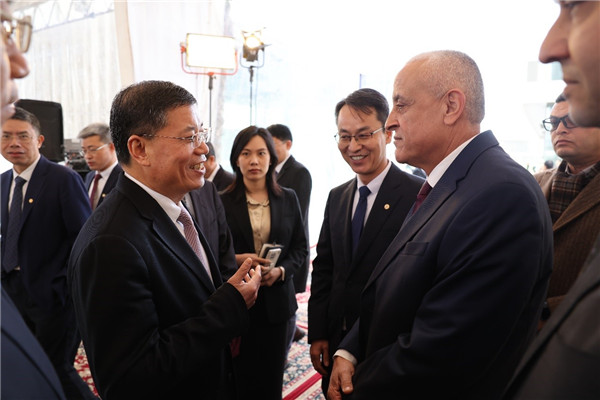 李永明同埃及住房部副部長會談交流。主辦方供圖