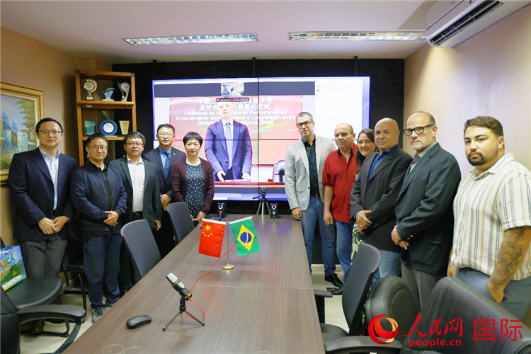 參與備忘錄簽署儀式的嘉賓合影。人民網(wǎng)記者 陳海琪攝