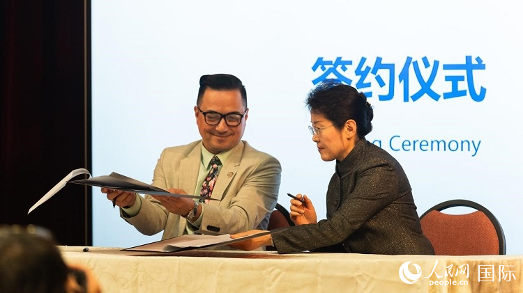 山東省圖書(shū)館與舊金山公共圖書(shū)館簽署合作協(xié)議。