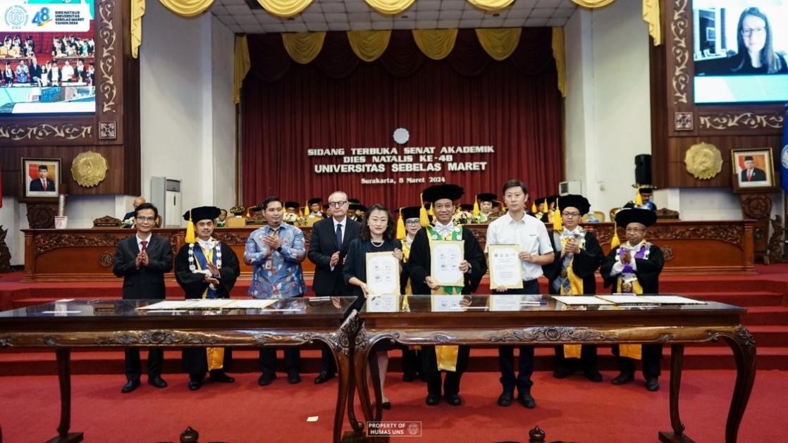 西華大學(xué)、三一一大學(xué)、印尼鋰源新材料有限公司、四川鋰源新能源有限公司四方共同簽署國際合作協(xié)議。印尼三一一大學(xué)孔子學(xué)院供圖