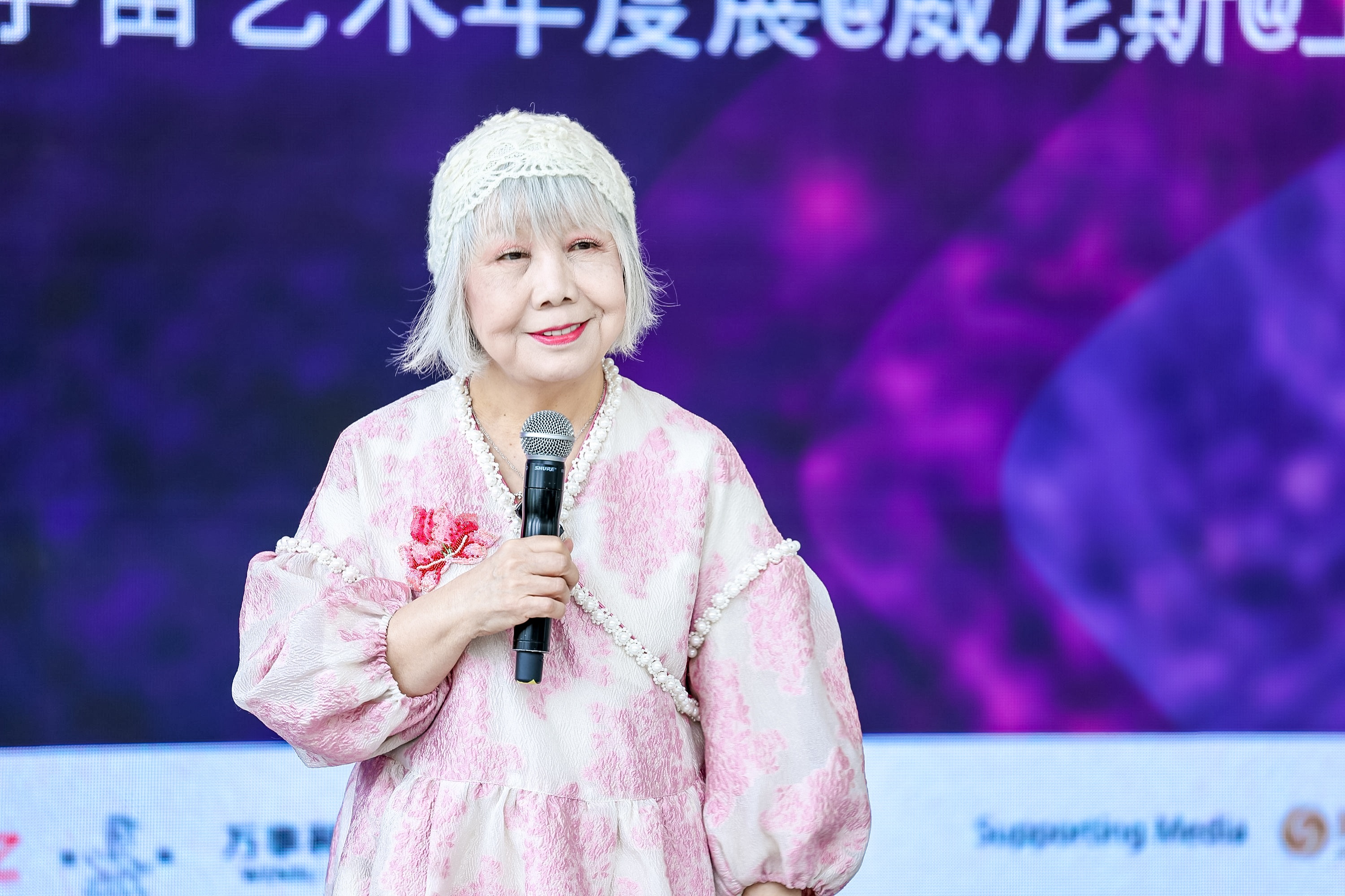 圖3：資深策展人、藝評家、臺北實踐大學教授陸蓉之致辭（圖片：鳳凰中心）