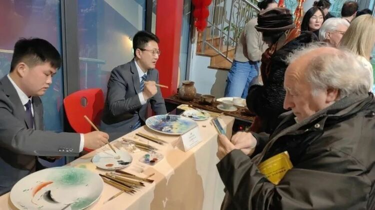 在巴黎遇見中國(guó)陶瓷——他們帶著“洋景漂”的作品來到歐洲