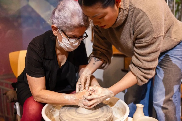 在巴黎遇見中國(guó)陶瓷——他們帶著“洋景漂”的作品來到歐洲