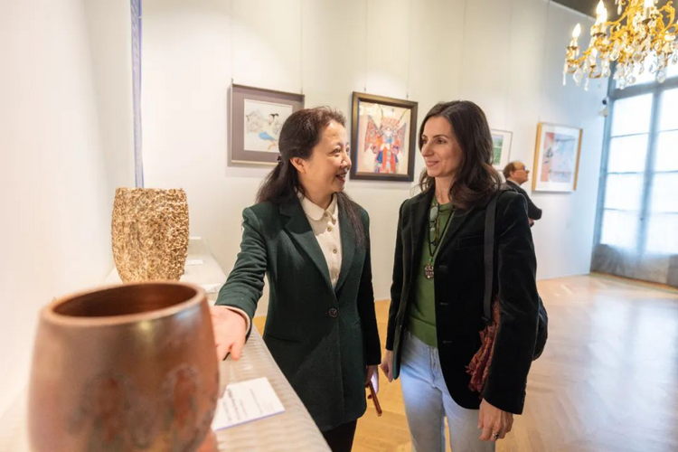 在巴黎遇見中國(guó)陶瓷——他們帶著“洋景漂”的作品來到歐洲