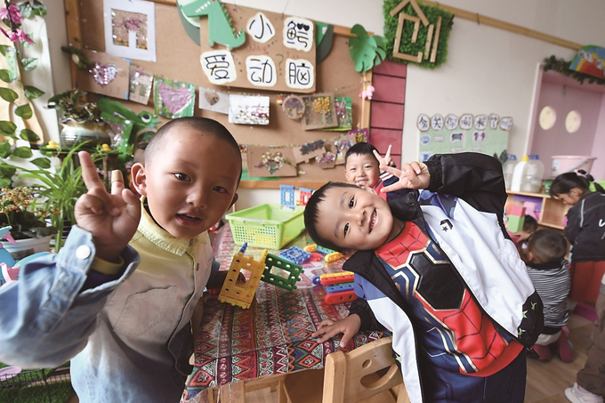 江蘇援建的拉薩市江蘇實驗幼兒園，所有師資在江蘇接受培訓(xùn)，打造具有江蘇水準(zhǔn)的優(yōu)質(zhì)學(xué)前教育資源。 本報記者 萬程鵬 攝