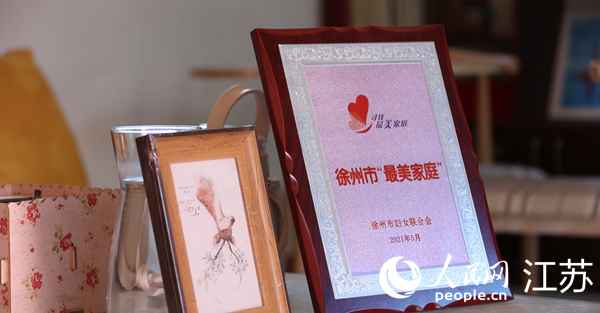 王繼蓮家庭獲得的部分榮譽(yù)。人民網(wǎng) 冷金明攝