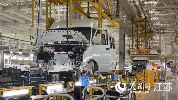 南京依維柯汽車(chē)有限公司生產(chǎn)車(chē)間。黃啟源攝