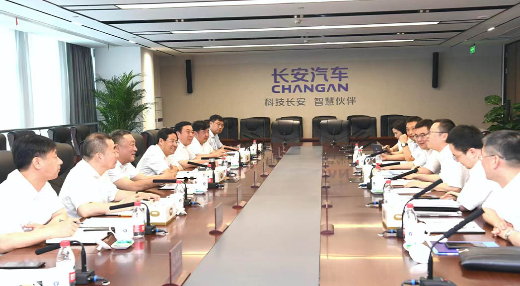 張濤帶隊赴重慶對接洽談項目。 白永民攝