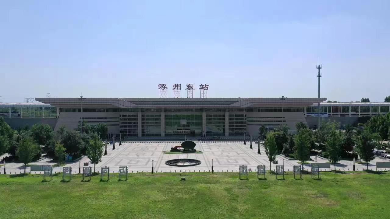 通勤專列高鐵始發(fā)站涿州東站。 熊華明、王聚言攝