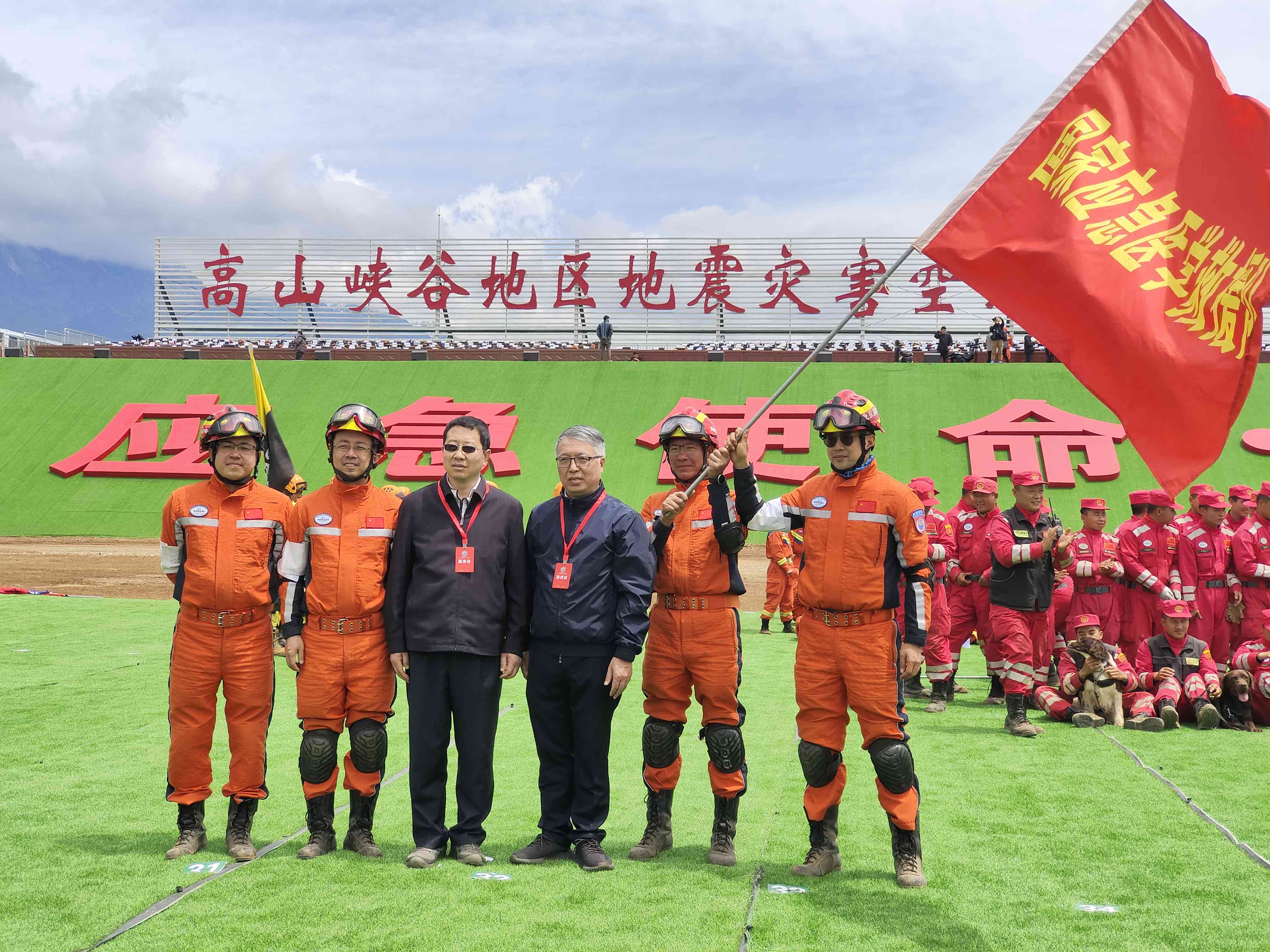 呂國忠以總領隊身份，帶領國家應急醫(yī)學救援隊演練。受訪者供圖