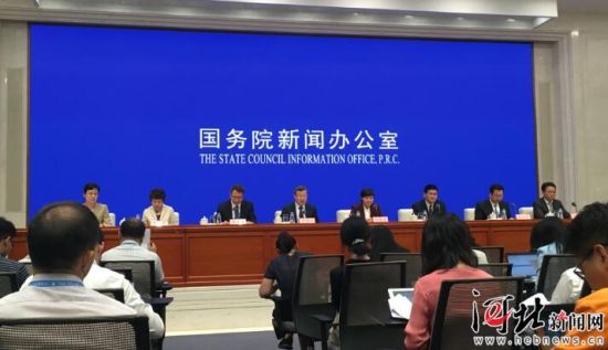 8月26日，國務院新聞辦召開國務院政策例行吹風會。圖為吹風會現場。 記者李巍攝