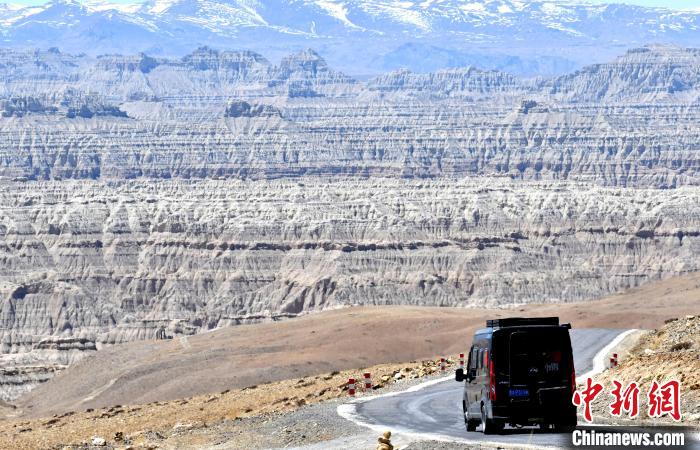 4月5日，西藏阿里札達(dá)土林?！±盍?攝