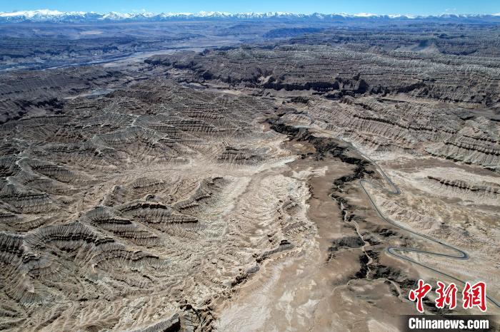 4月5日，西藏阿里札達(dá)土林。(無(wú)人機(jī)照片) 李林 攝