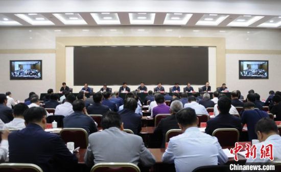  圖為青海省生態(tài)環(huán)境保護警示教育大會現(xiàn)場?！?zhí)砀！z 　　