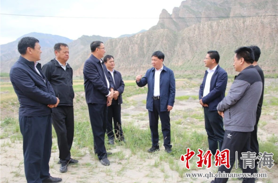 圖為黃南州有關領導現場踏勘、督導生態(tài)環(huán)保責任落實情況現場。黃宣攝