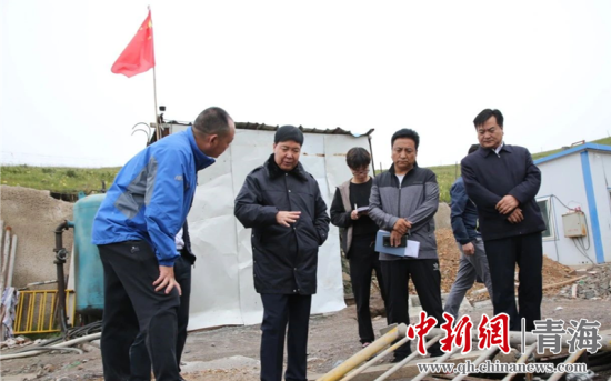 圖為黃南州有關領導現場踏勘、督導生態(tài)環(huán)保責任落實情況現場。黃宣攝