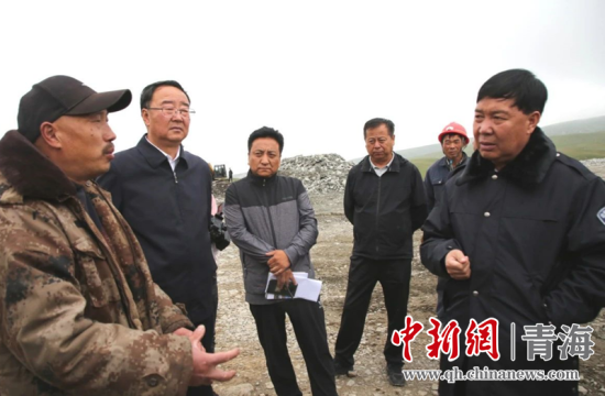 圖為黃南州有關領導現場踏勘、督導生態(tài)環(huán)保責任落實情況現場。黃宣攝