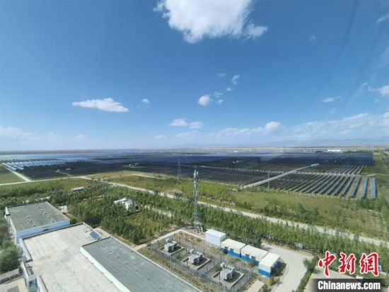  圖為塔拉灘光伏產(chǎn)業(yè)園區(qū)?！∑钤鲚怼z