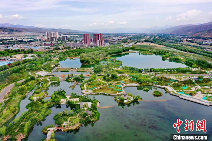 西北城市西寧立生態(tài)文明高地新典范：“一城山水、百園千姿”