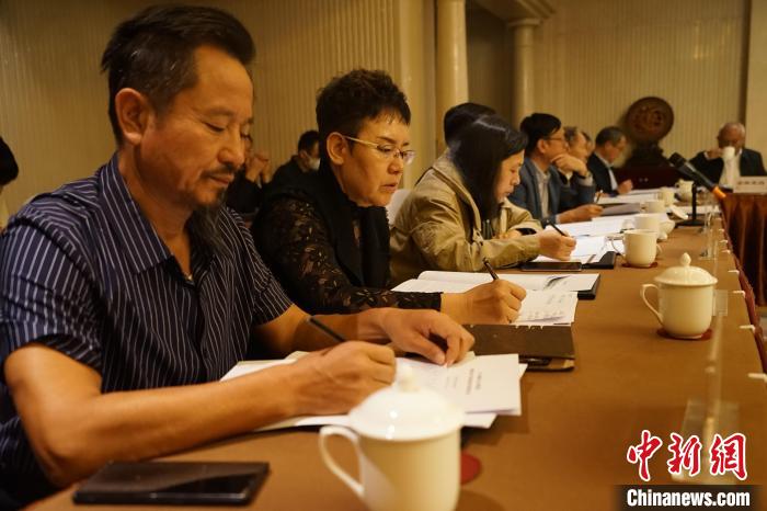 圖為座談會(huì)現(xiàn)場(chǎng)?！∨擞隄?攝